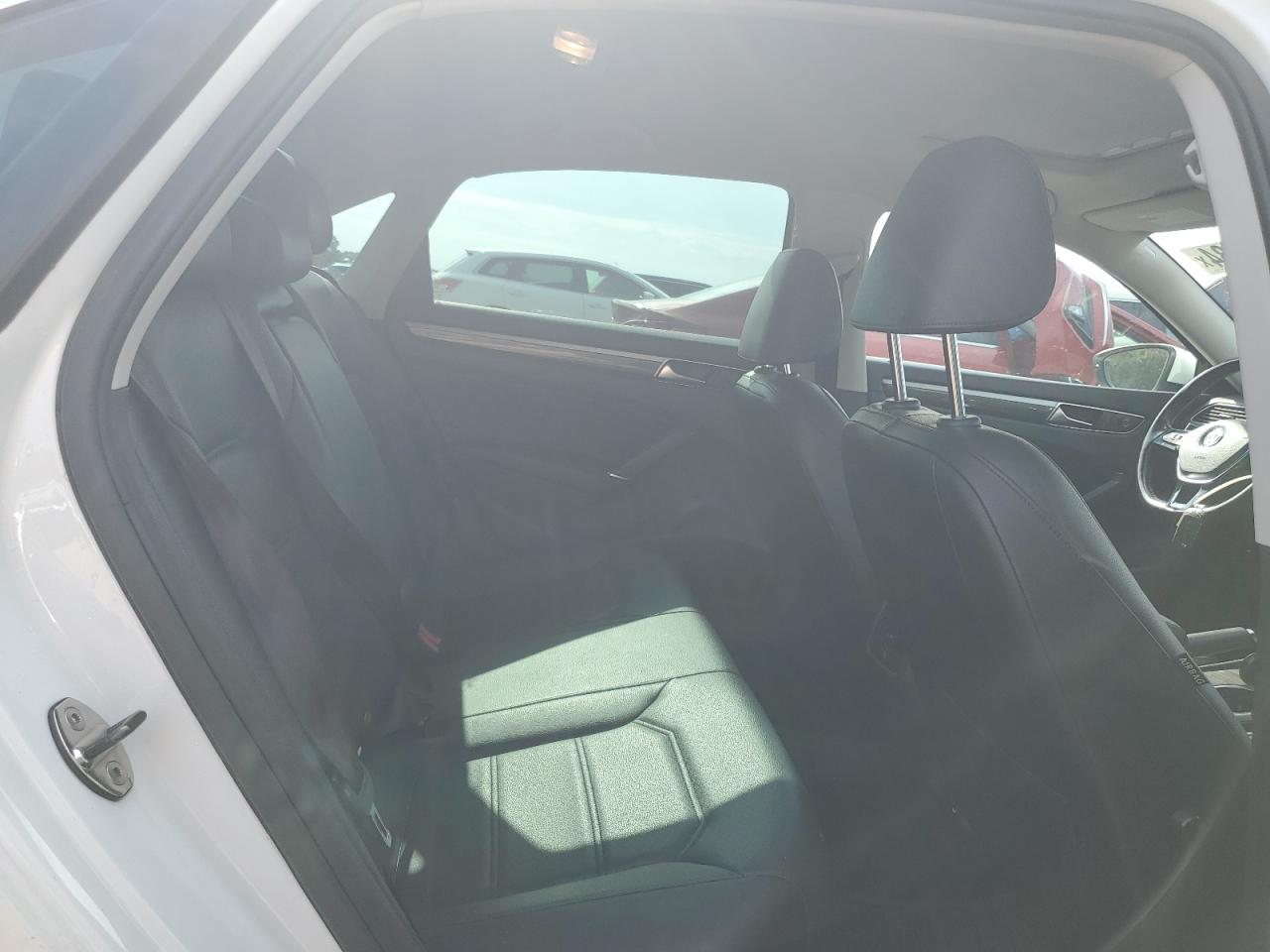 2017 VOLKSWAGEN PASSAT SE photo 28