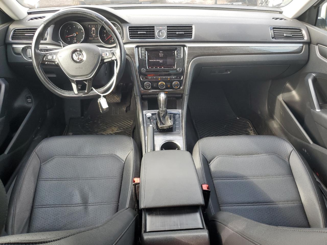 2017 VOLKSWAGEN PASSAT SE photo 22