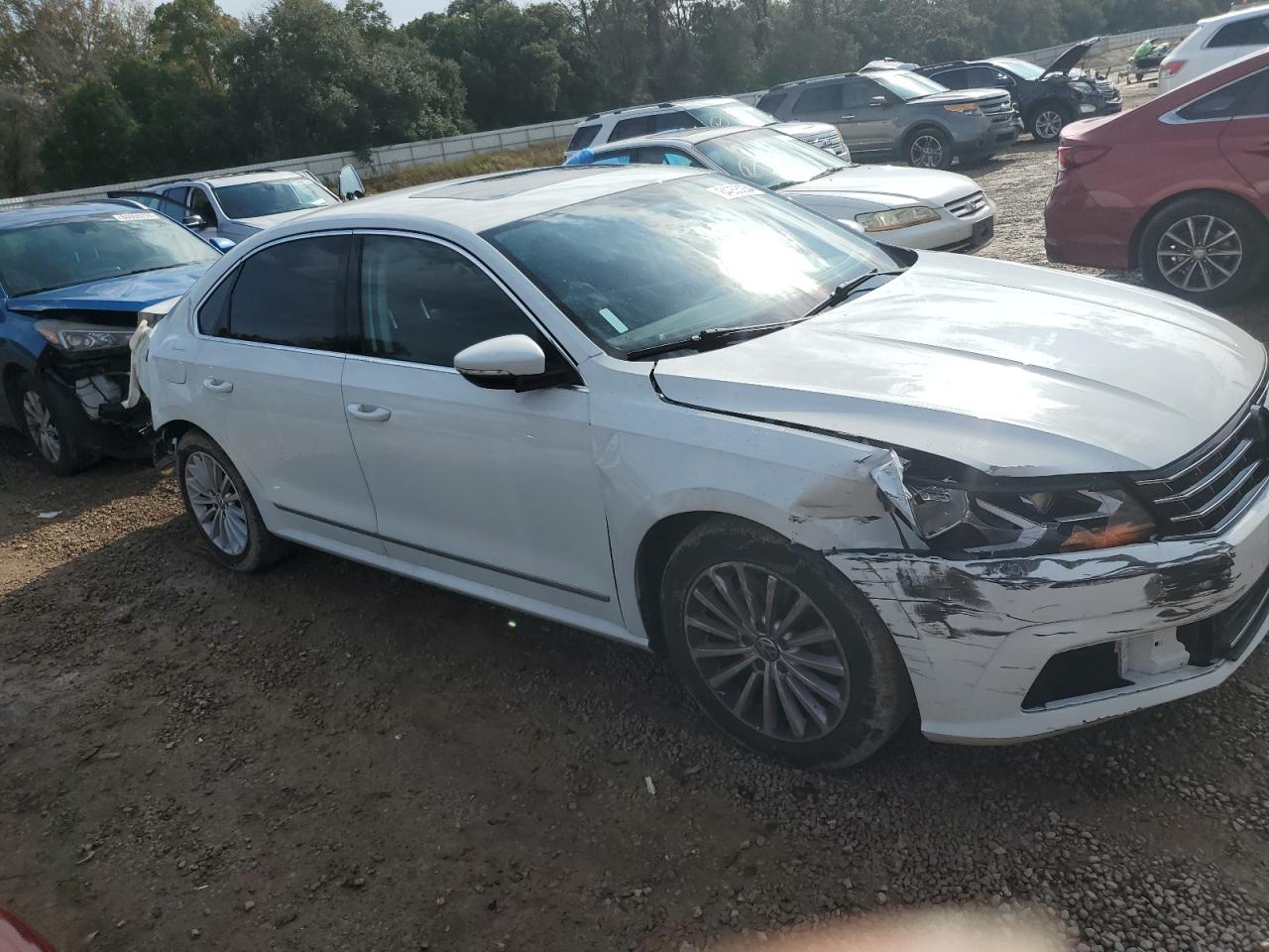 2017 VOLKSWAGEN PASSAT SE photo 10