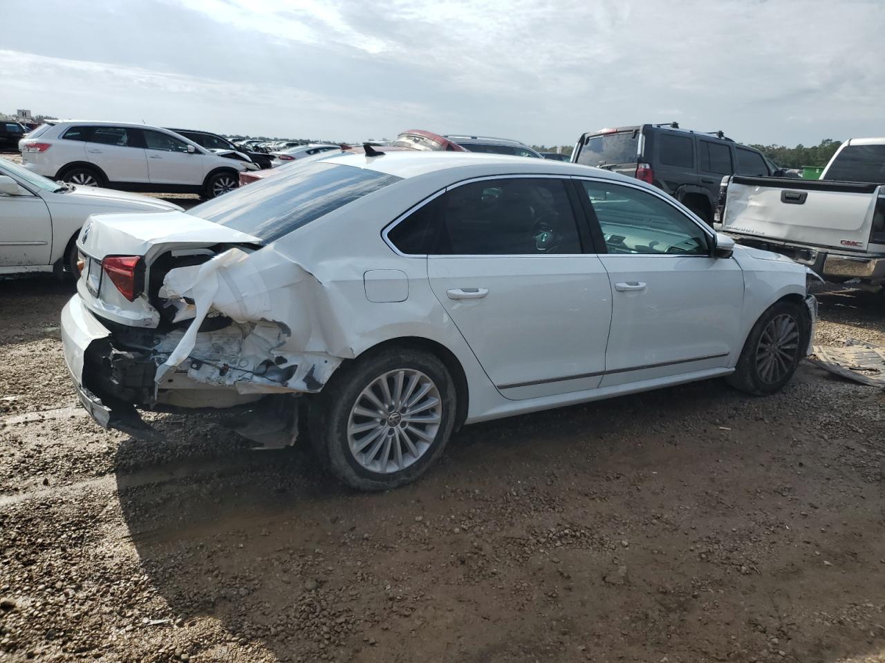 2017 VOLKSWAGEN PASSAT SE photo 7