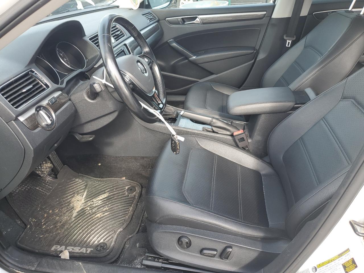 2017 VOLKSWAGEN PASSAT SE photo 19
