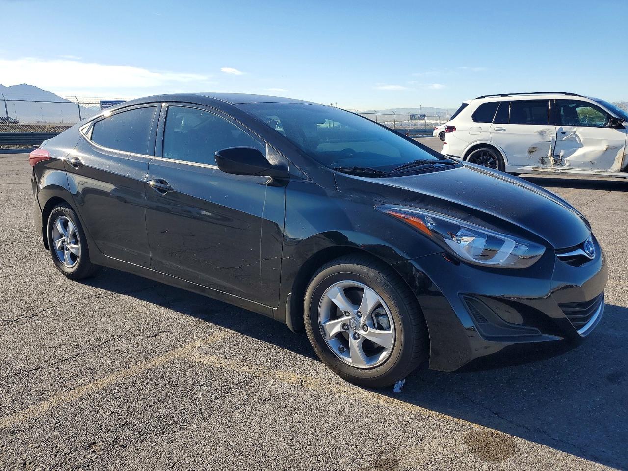 2015 HYUNDAI ELANTRA SE photo 4