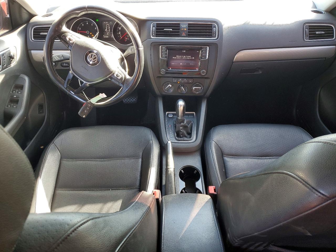 2017 VOLKSWAGEN JETTA SE photo 8