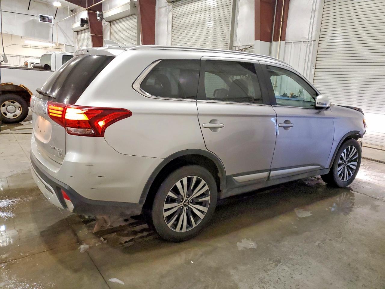 2019 MITSUBISHI OUTLANDER SE photo 3