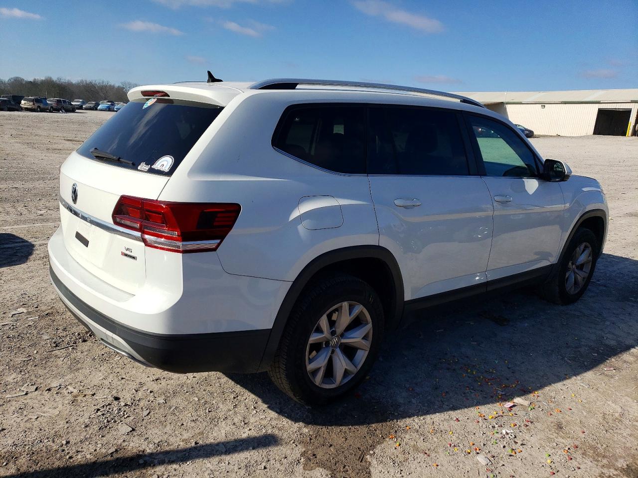 2018 VOLKSWAGEN ATLAS SE photo 3