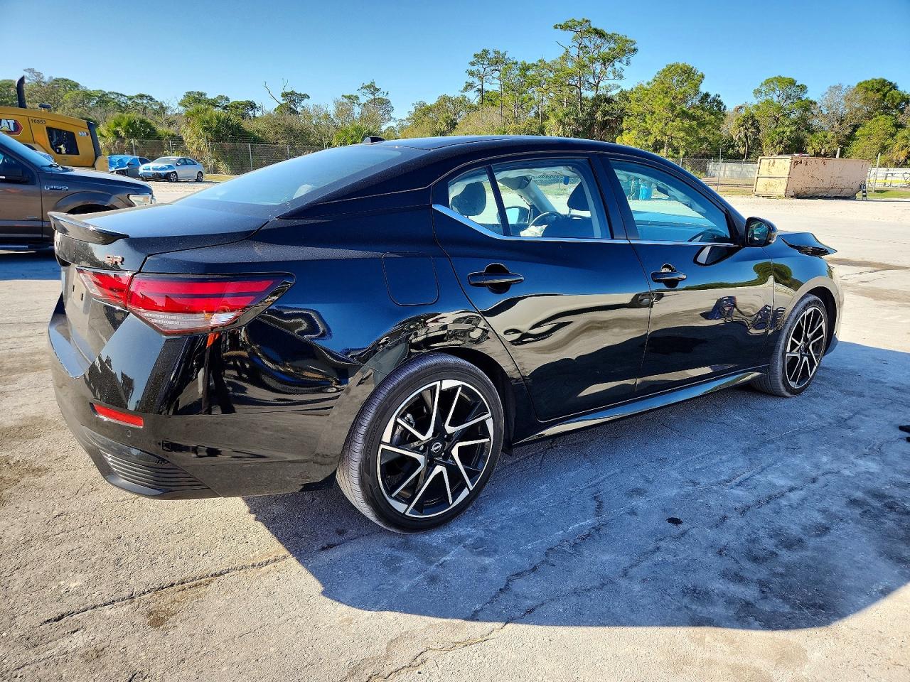 2024 NISSAN SENTRA SR photo 3