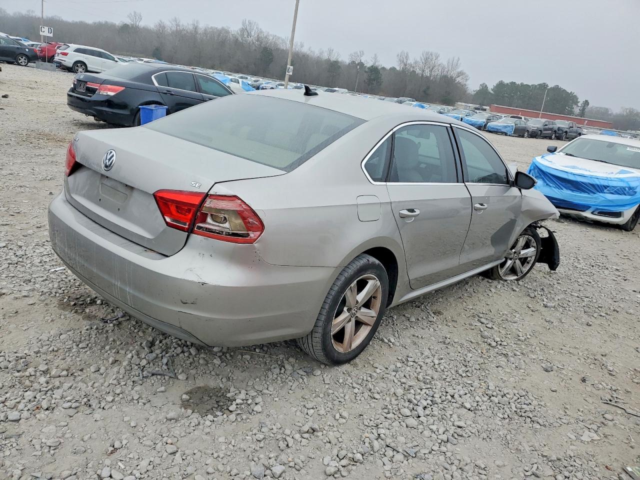 2012 VOLKSWAGEN PASSAT SE photo 5