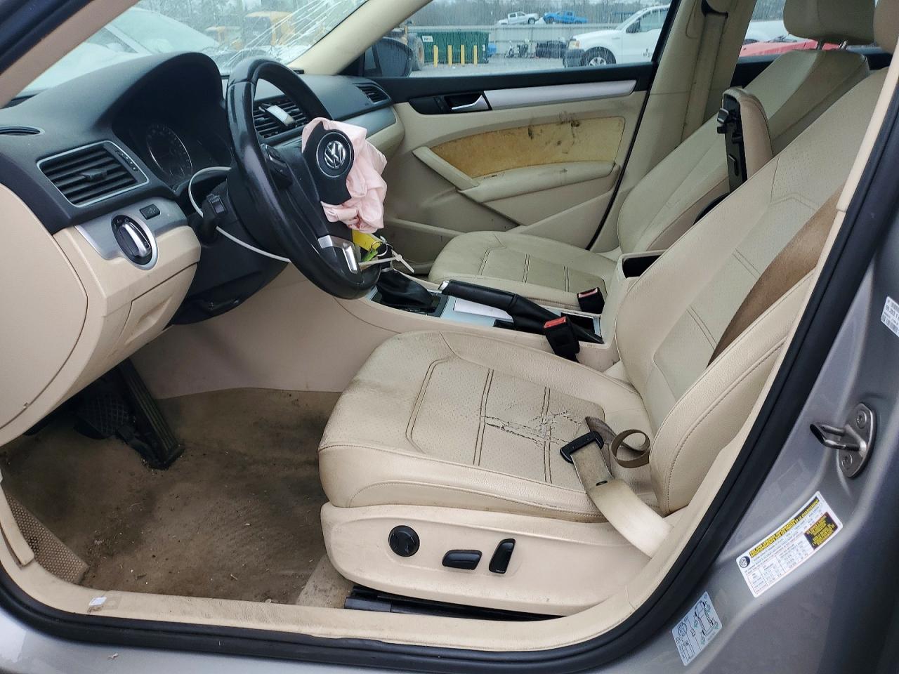 2012 VOLKSWAGEN PASSAT SE photo 13