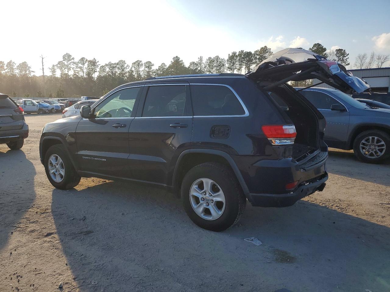 2015 JEEP GRAND CHEROKEE LAREDO photo 2