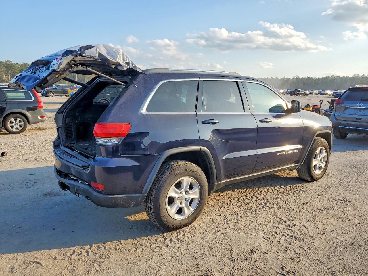 2015 JEEP GRAND CHEROKEE LAREDO photo 3