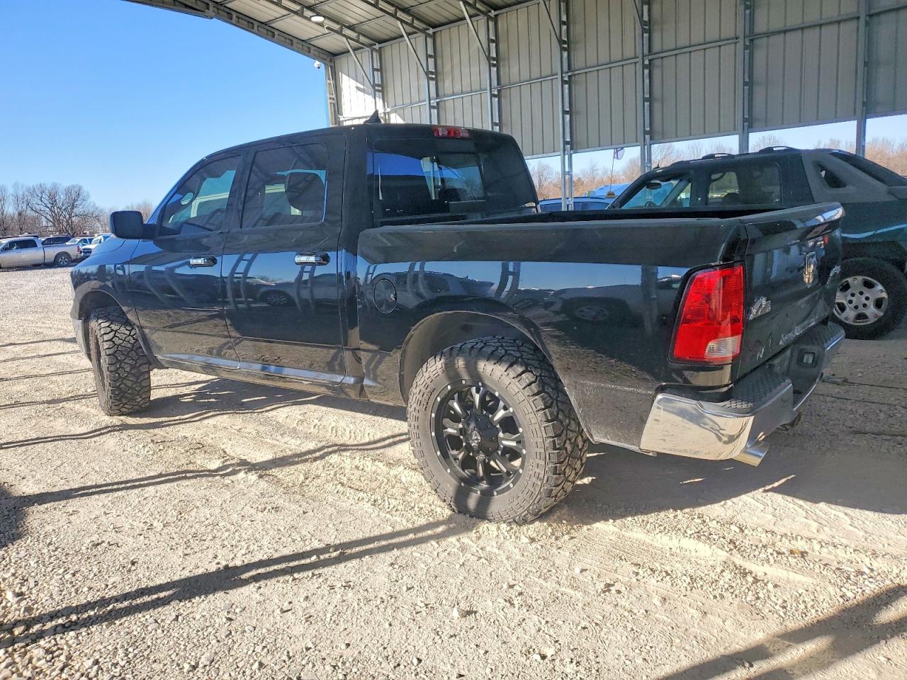 2014 RAM 1500 SLT photo 2