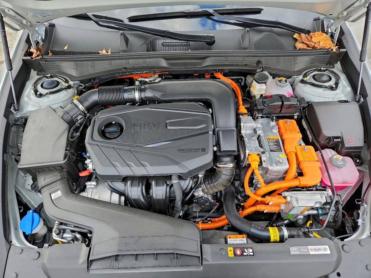 2025 HYUNDAI SONATA HYBRID photo 11