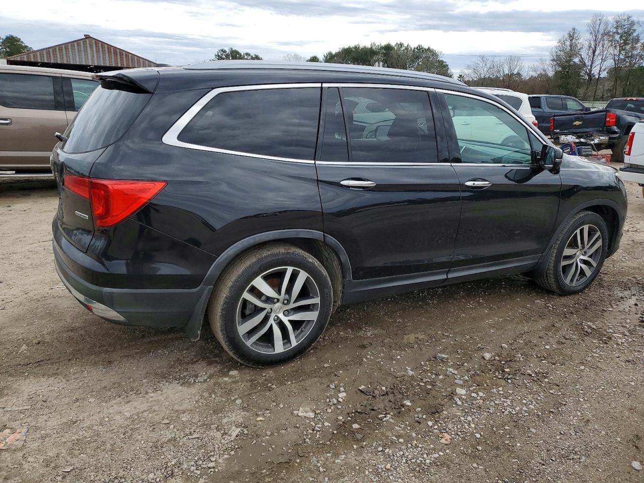 2016 HONDA PILOT TOURING photo 3