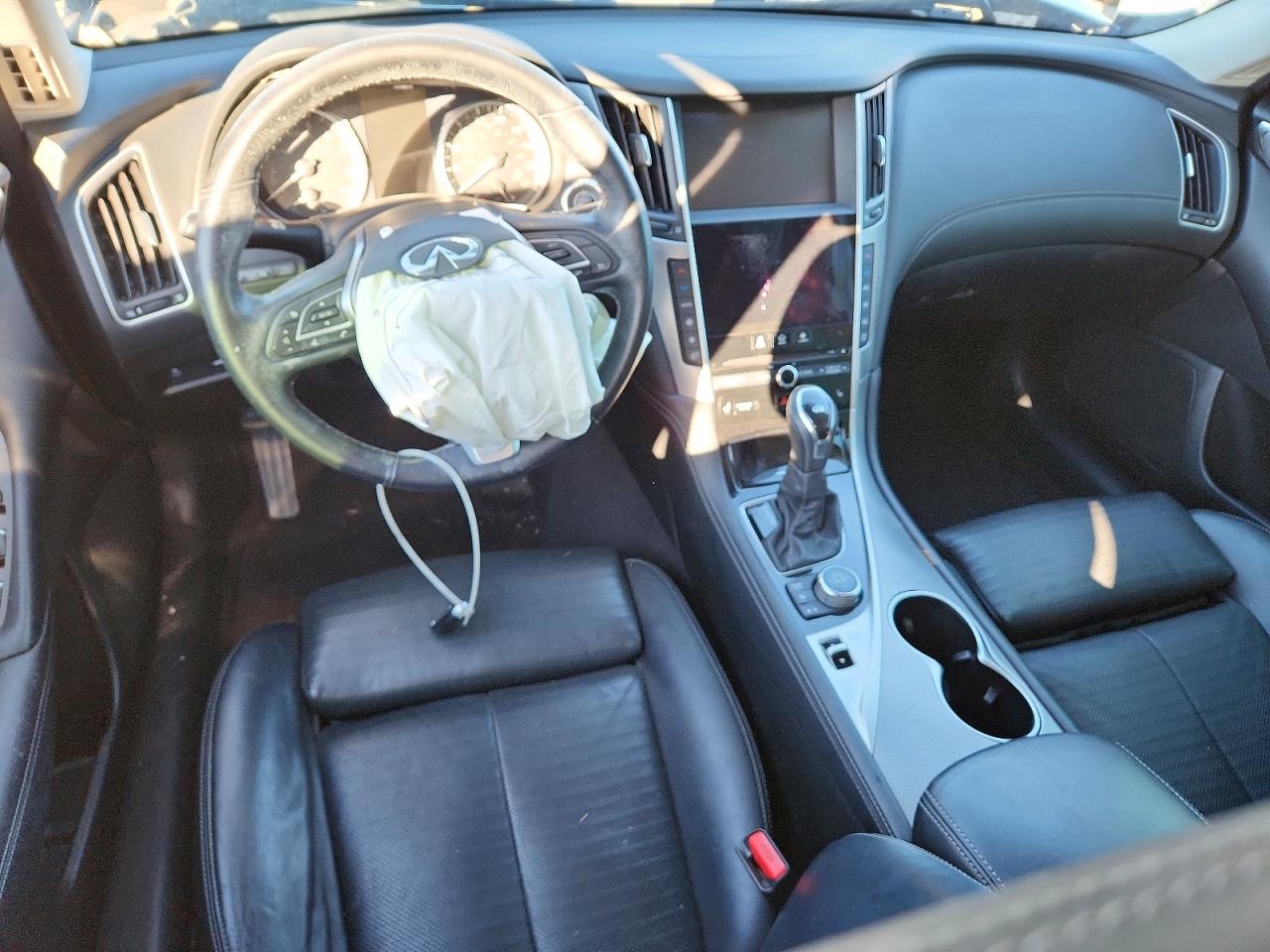 2018 INFINITI Q50 LUXE photo 8
