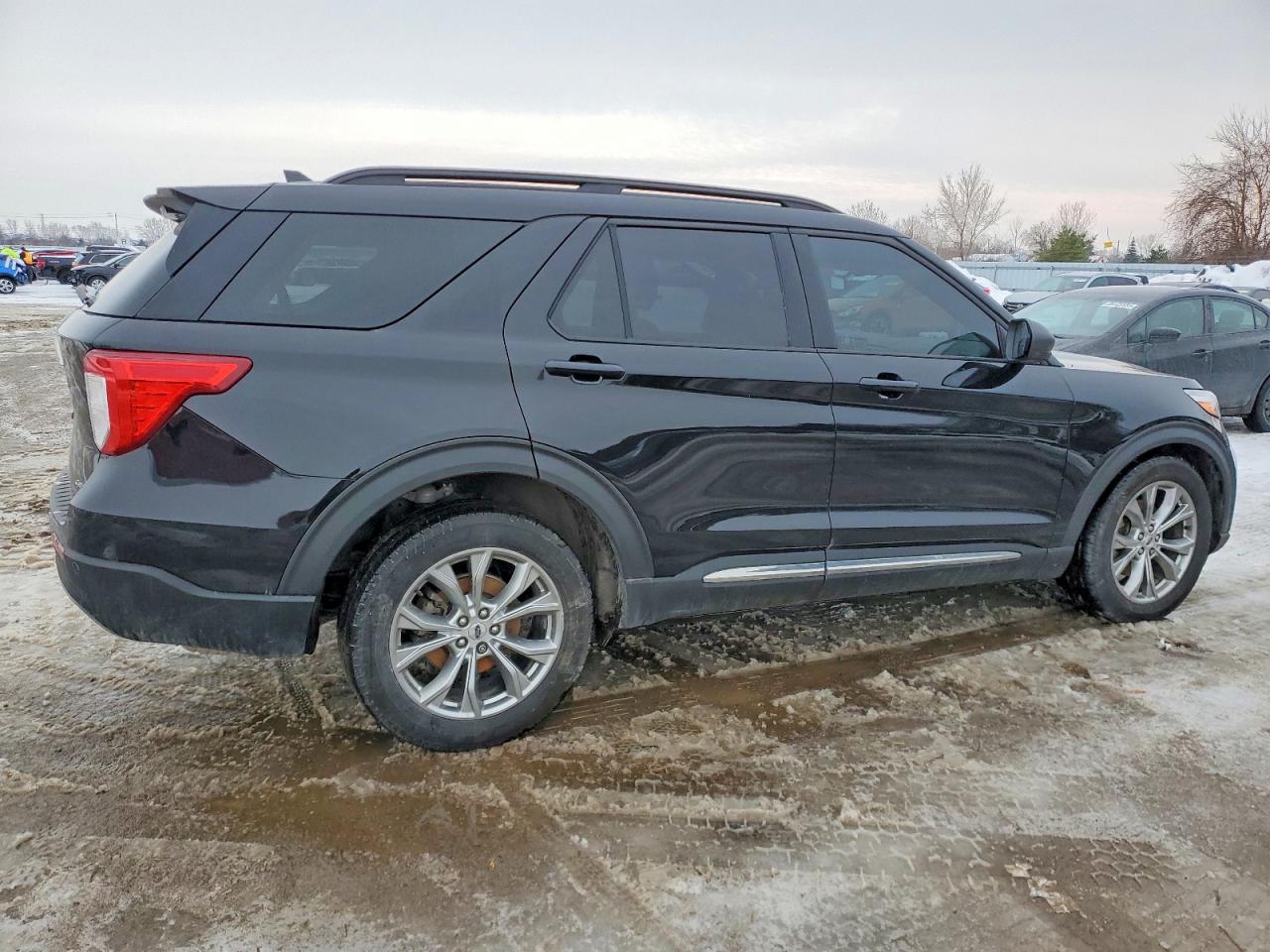 2021 FORD EXPLORER XLT photo 3
