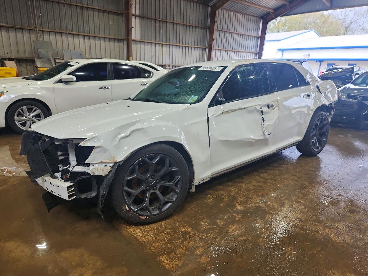 2019 CHRYSLER 300 TOURING photo 2