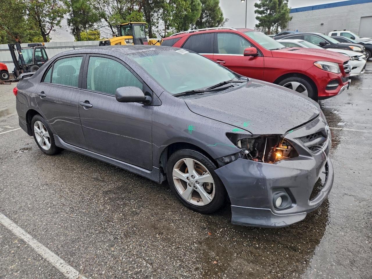 2013 TOYOTA COROLLA BASE photo 4