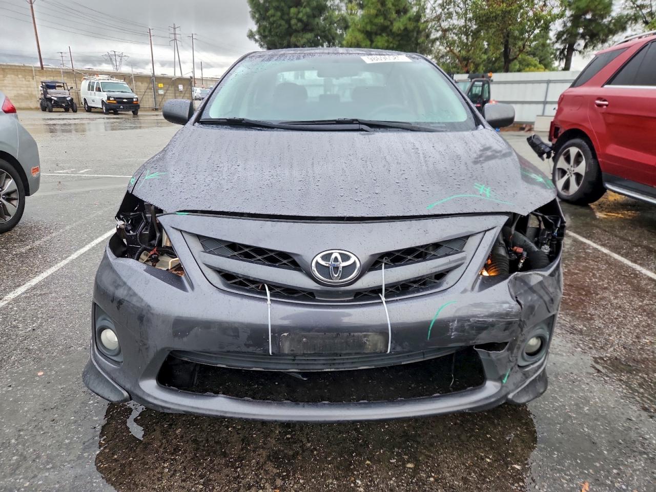 2013 TOYOTA COROLLA BASE photo 5
