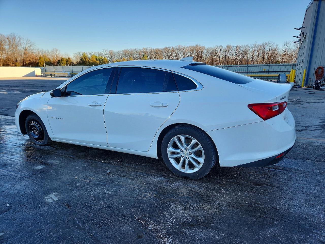 2018 CHEVROLET MALIBU LT photo 2