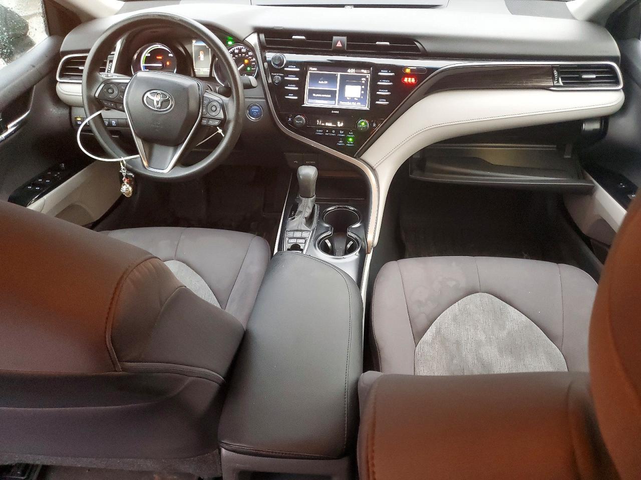 2020 TOYOTA CAMRY LE photo 8