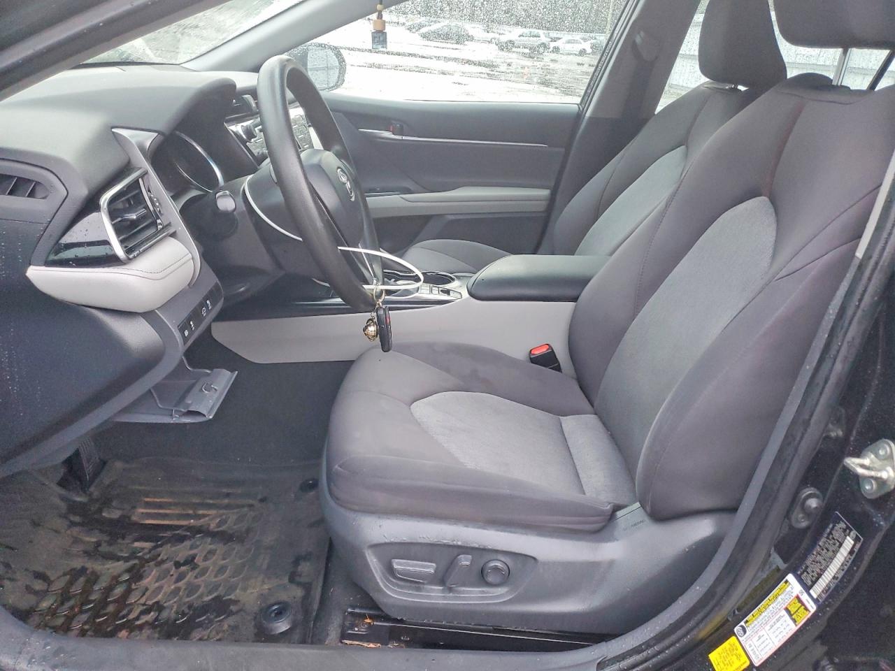 2020 TOYOTA CAMRY LE photo 7