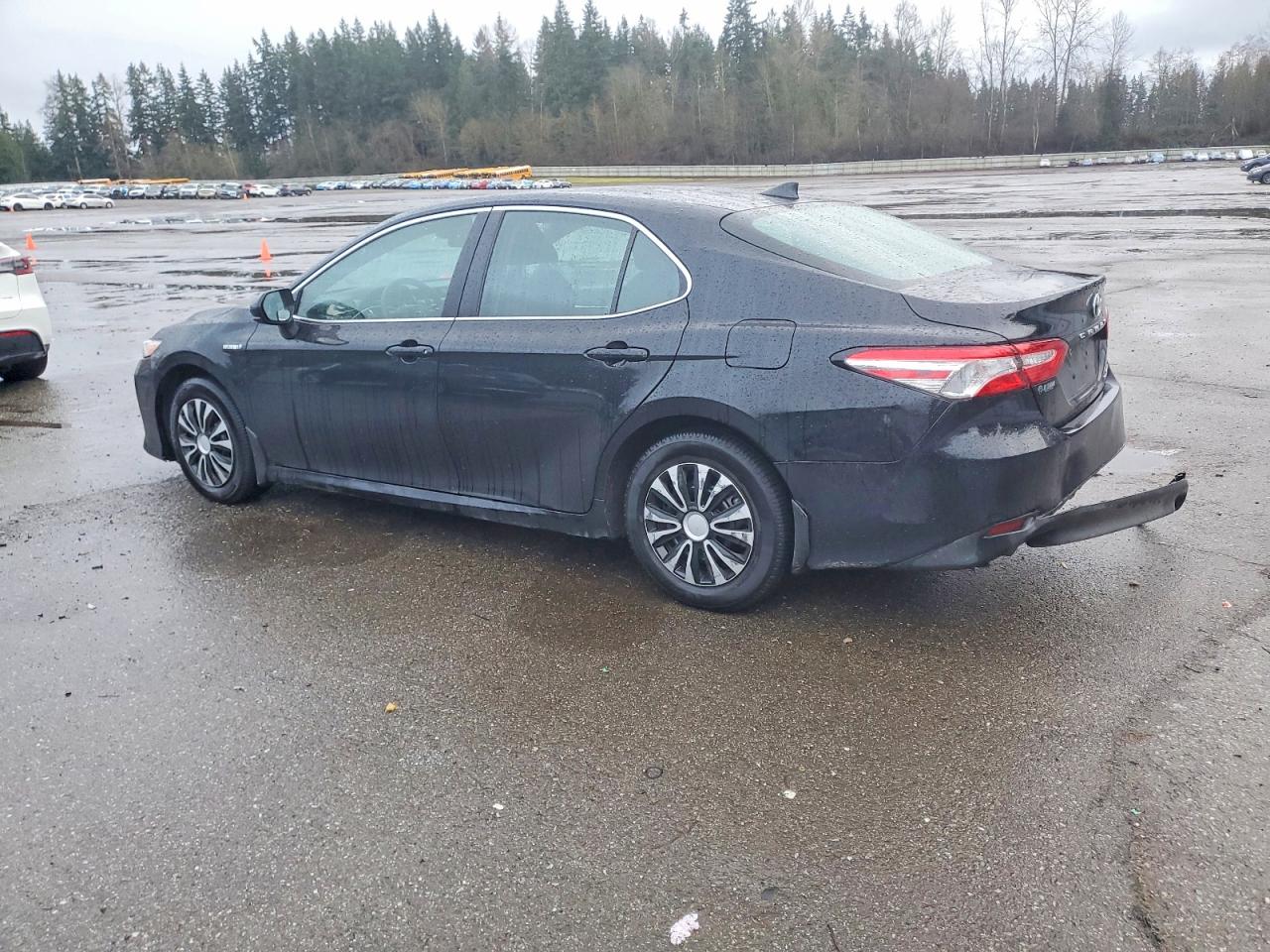 2020 TOYOTA CAMRY LE photo 2