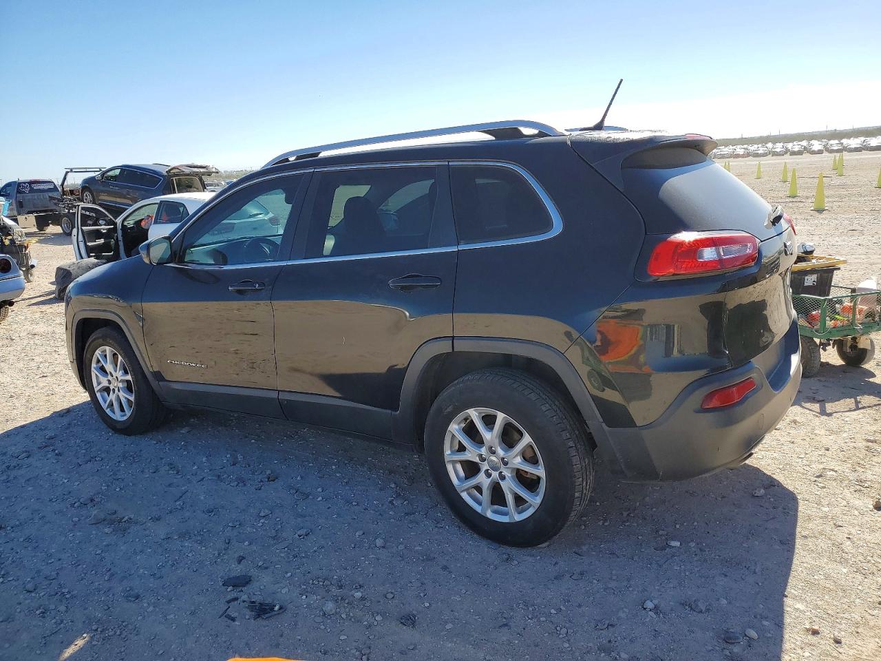 2015 JEEP CHEROKEE LATITUDE photo 2