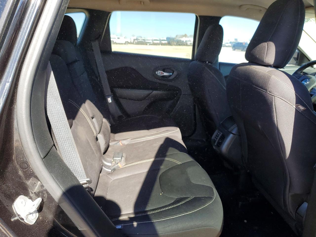 2015 JEEP CHEROKEE LATITUDE photo 10