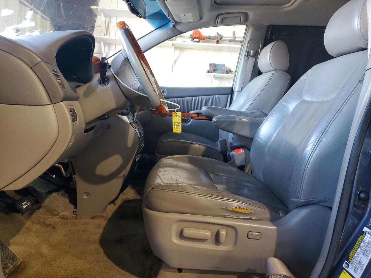 2006 TOYOTA SIENNA XLE photo 7