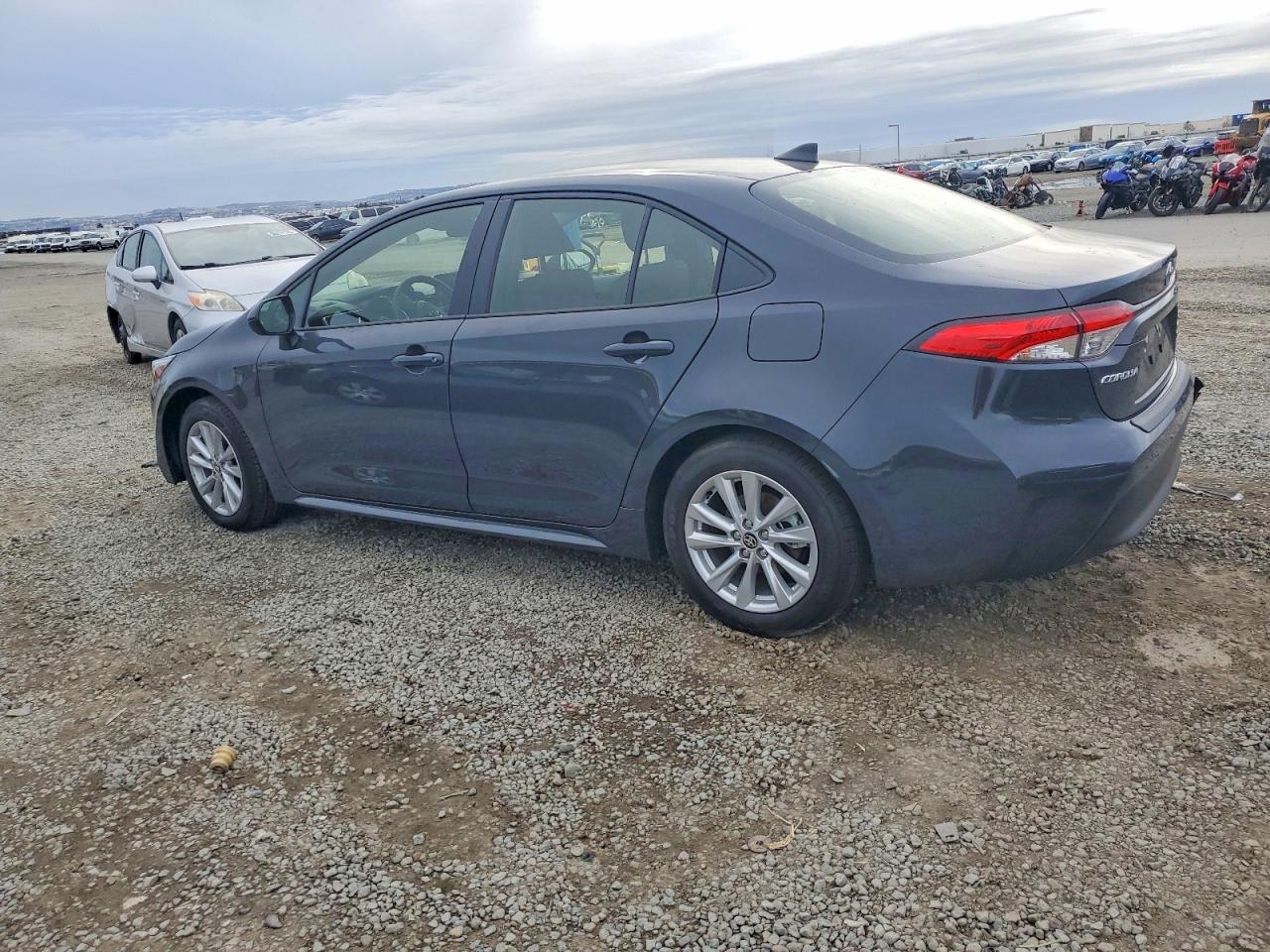 2025 TOYOTA COROLLA LE photo 2