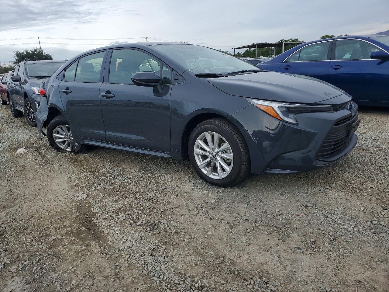 2025 TOYOTA COROLLA LE photo 4