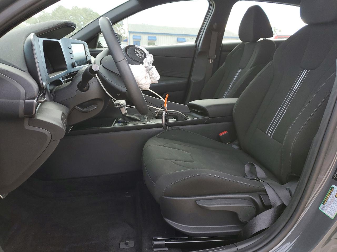 2025 HYUNDAI ELANTRA SEL SPORT photo 7