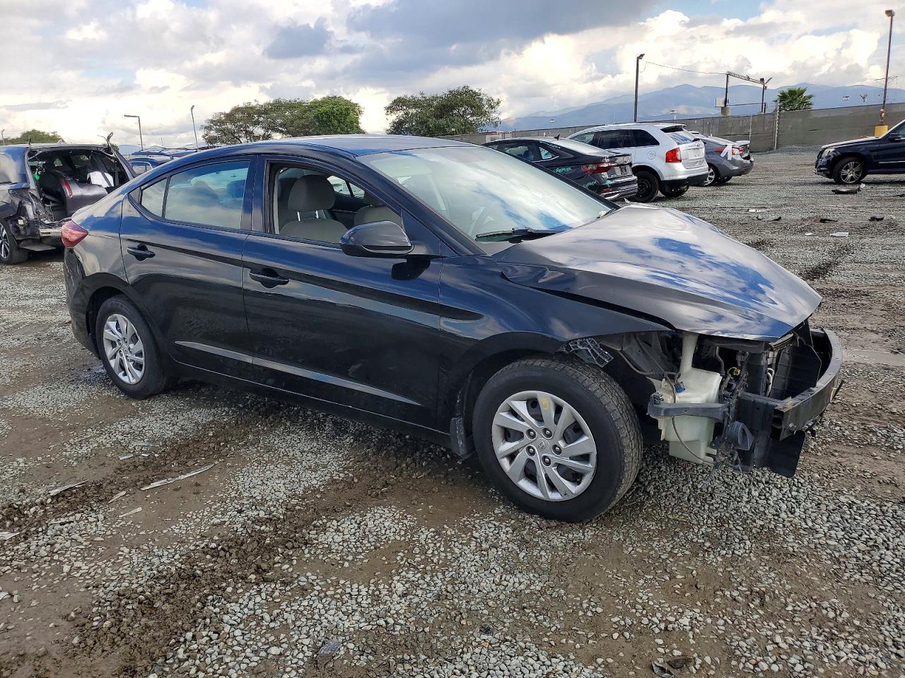 2018 HYUNDAI ELANTRA SE photo 4