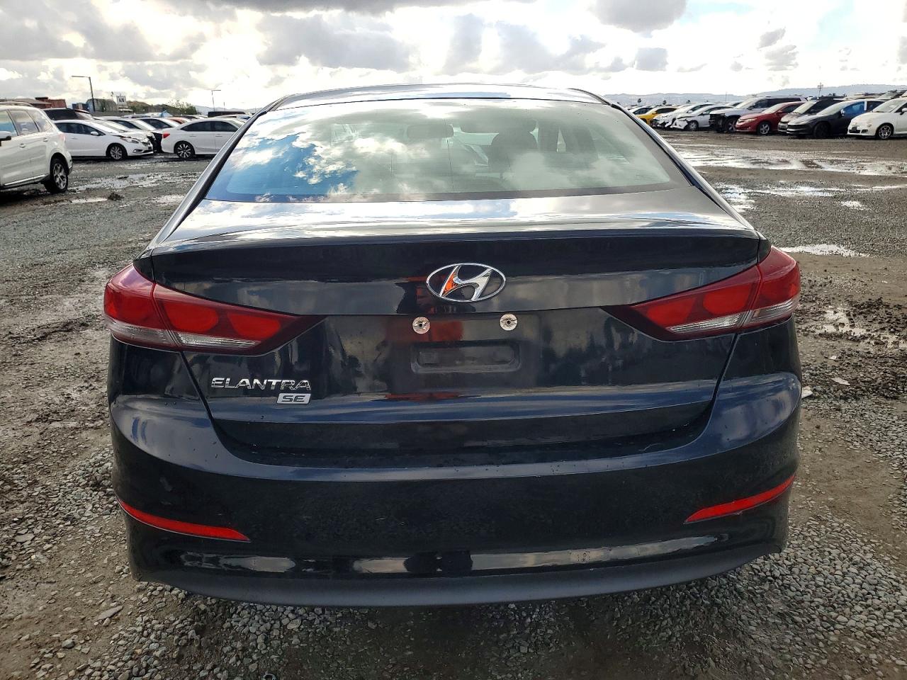 2018 HYUNDAI ELANTRA SE photo 6