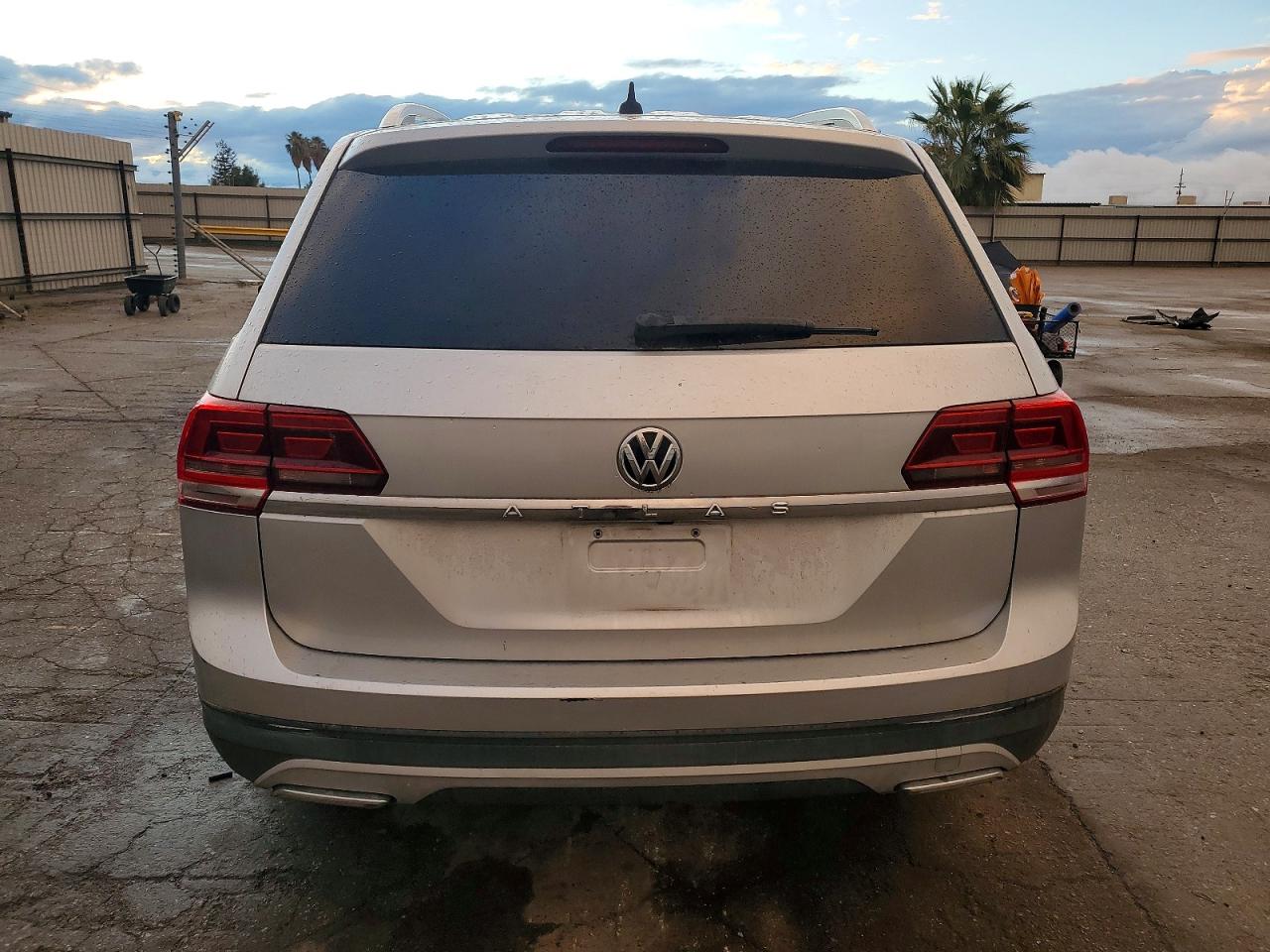 2018 VOLKSWAGEN ATLAS SE photo 6