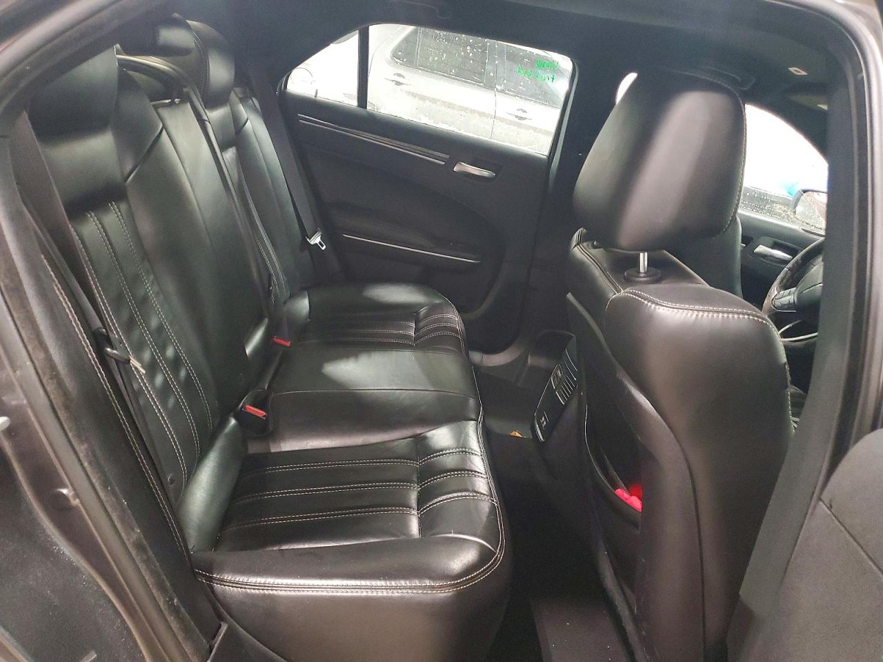 2019 CHRYSLER 300 S photo 10