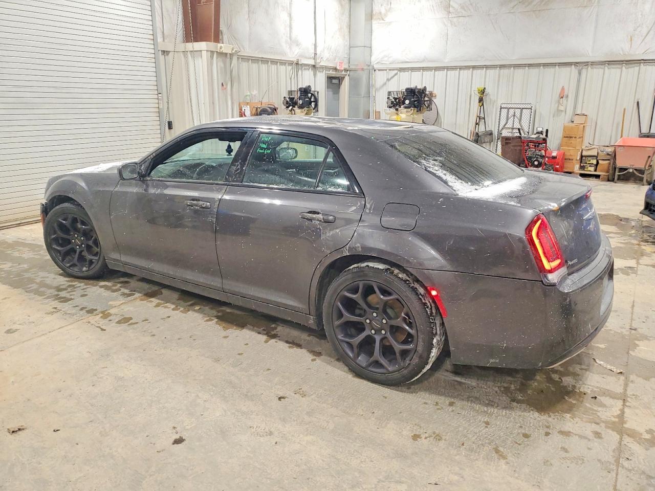 2019 CHRYSLER 300 S photo 2