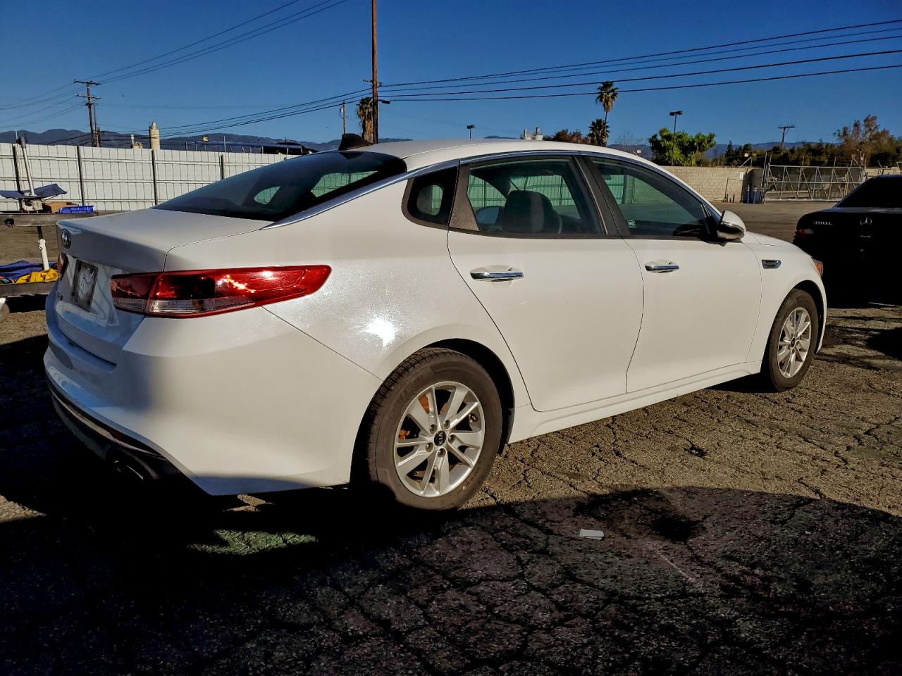 2016 KIA OPTIMA LX photo 3