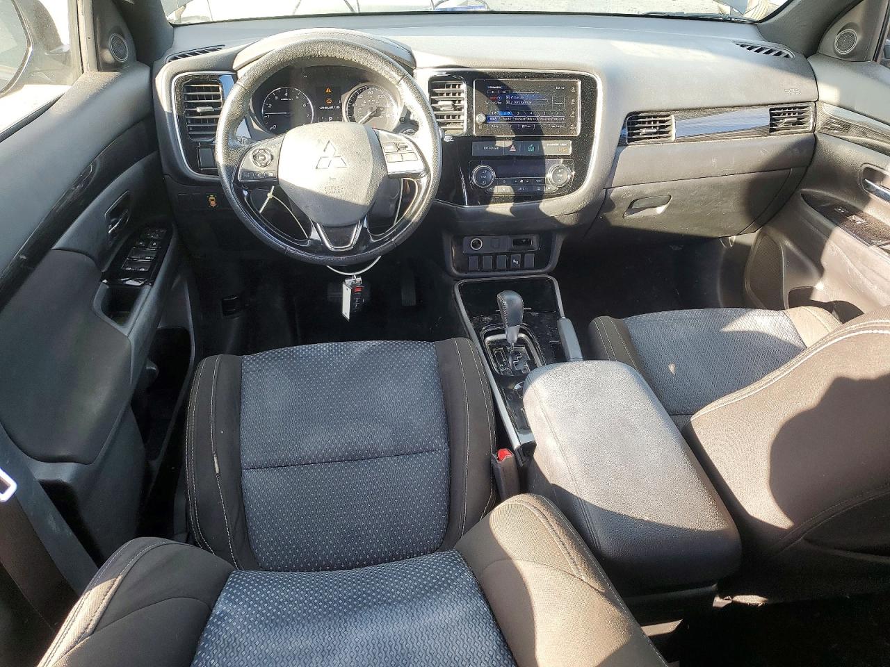 2018 MITSUBISHI OUTLANDER SE photo 8