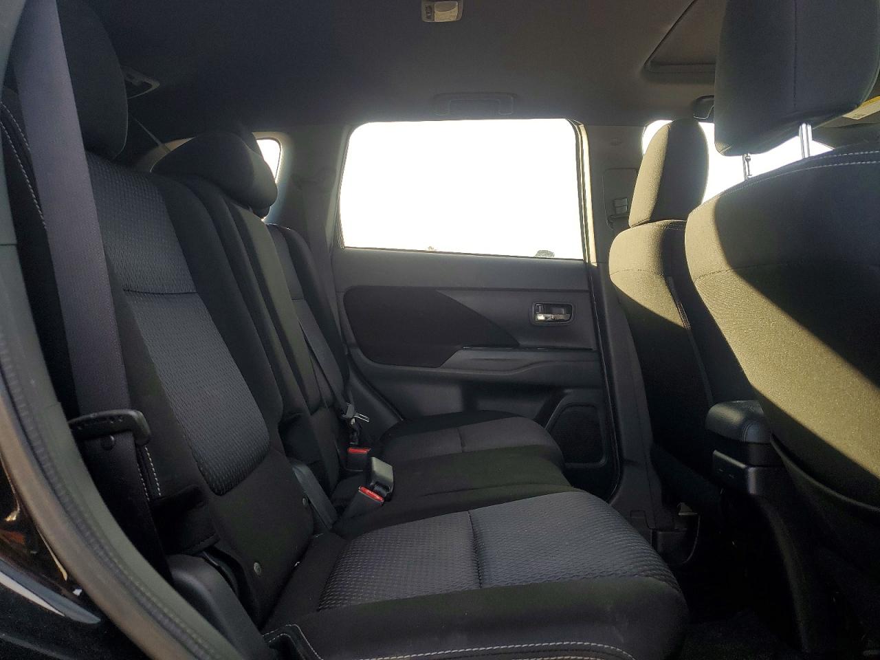 2018 MITSUBISHI OUTLANDER SE photo 11