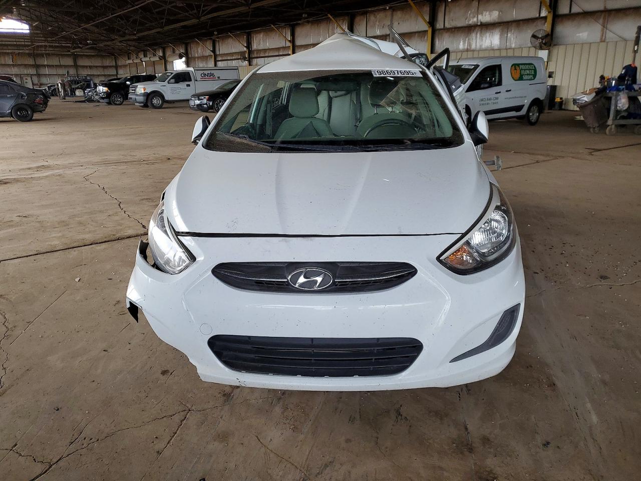 2017 HYUNDAI ACCENT SE photo 5