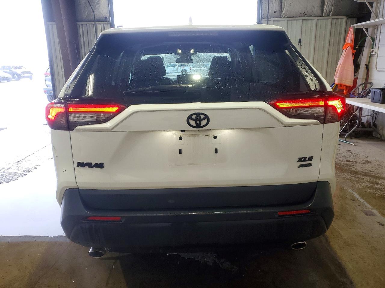 2022 TOYOTA RAV4 XLE photo 11