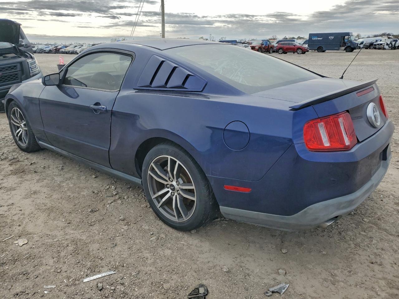 2012 FORD MUSTANG photo 2