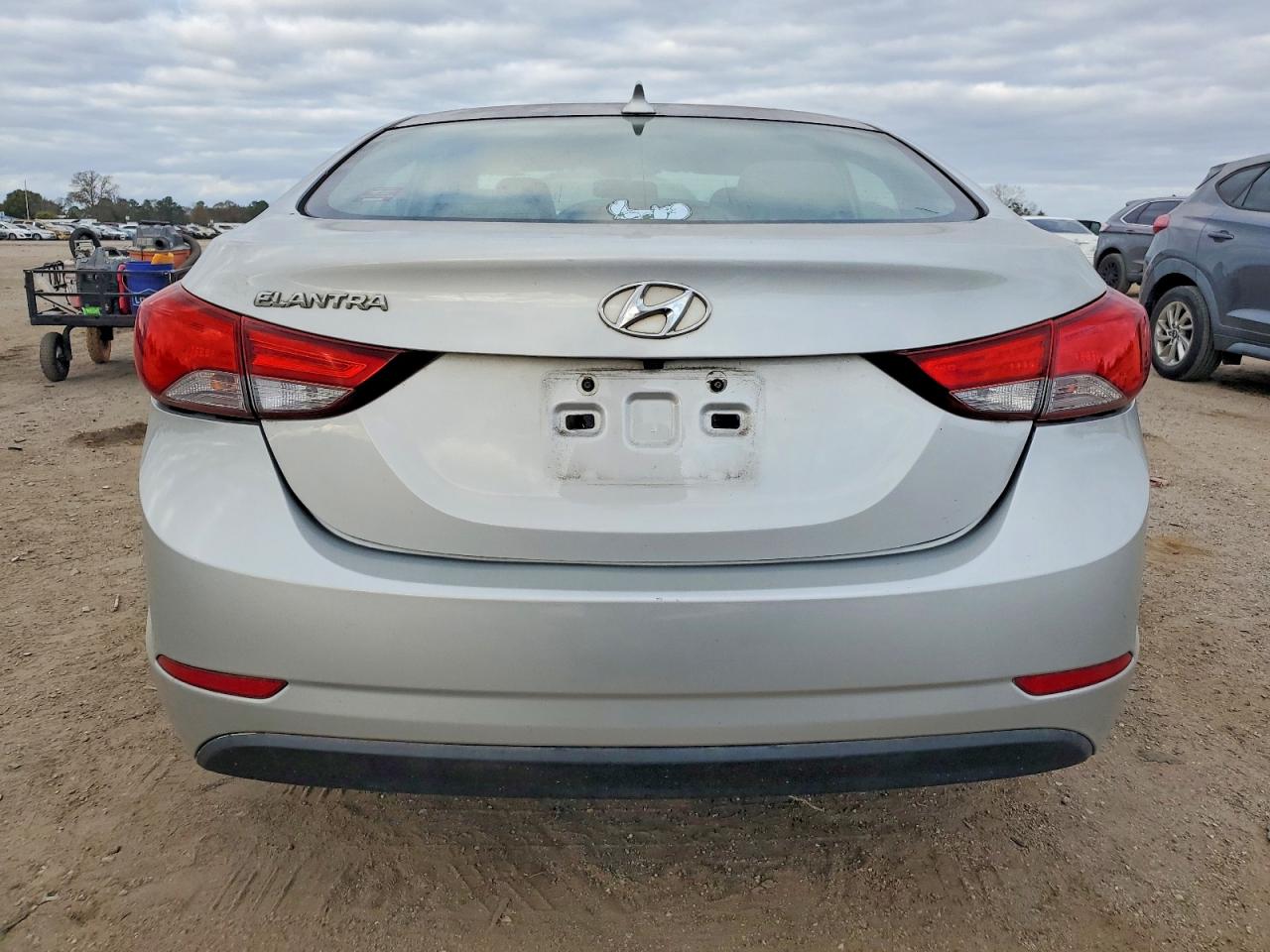 2014 HYUNDAI ELANTRA SE photo 6