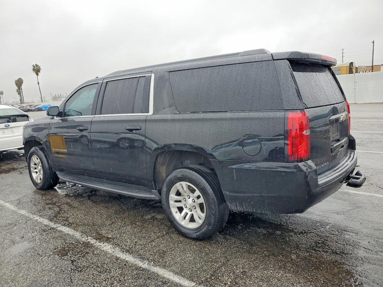 2018 CHEVROLET SUBURBAN C1500 LT photo 2