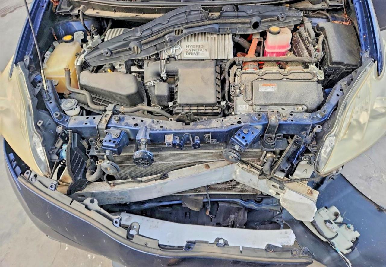 2014 TOYOTA PRIUS photo 11