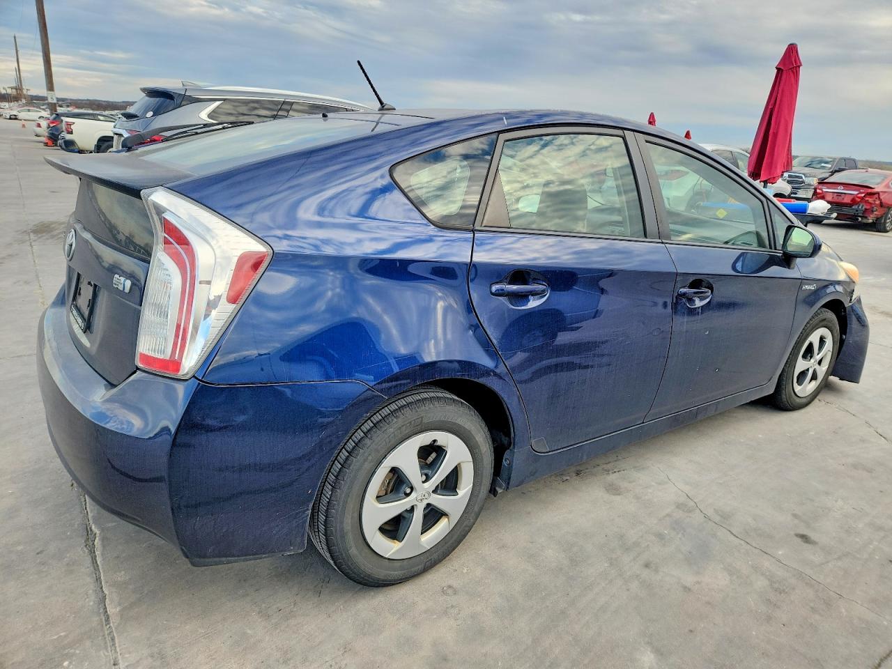 2014 TOYOTA PRIUS photo 3