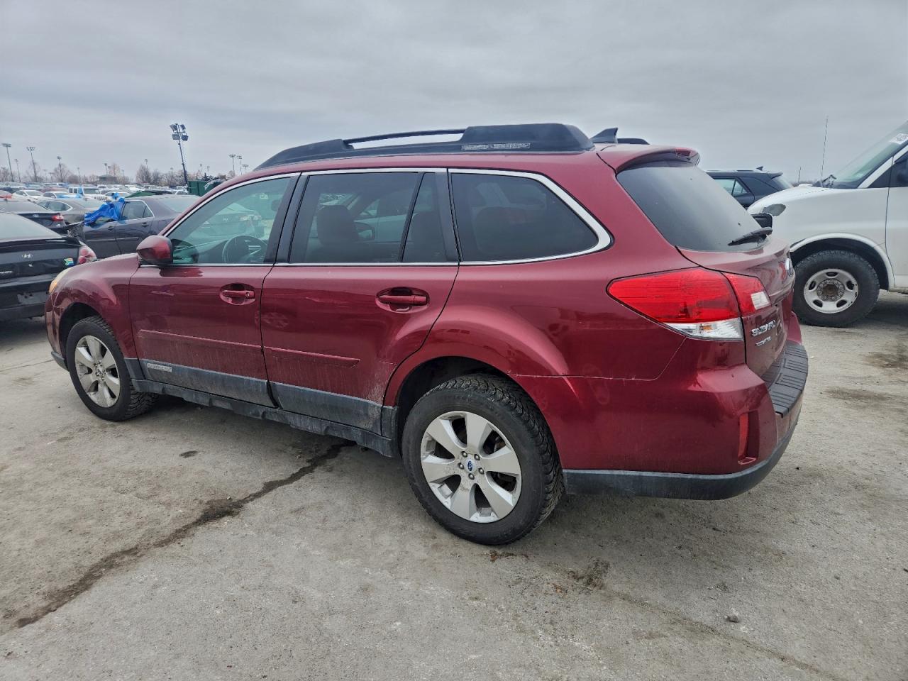 2011 SUBARU OUTBACK photo 2