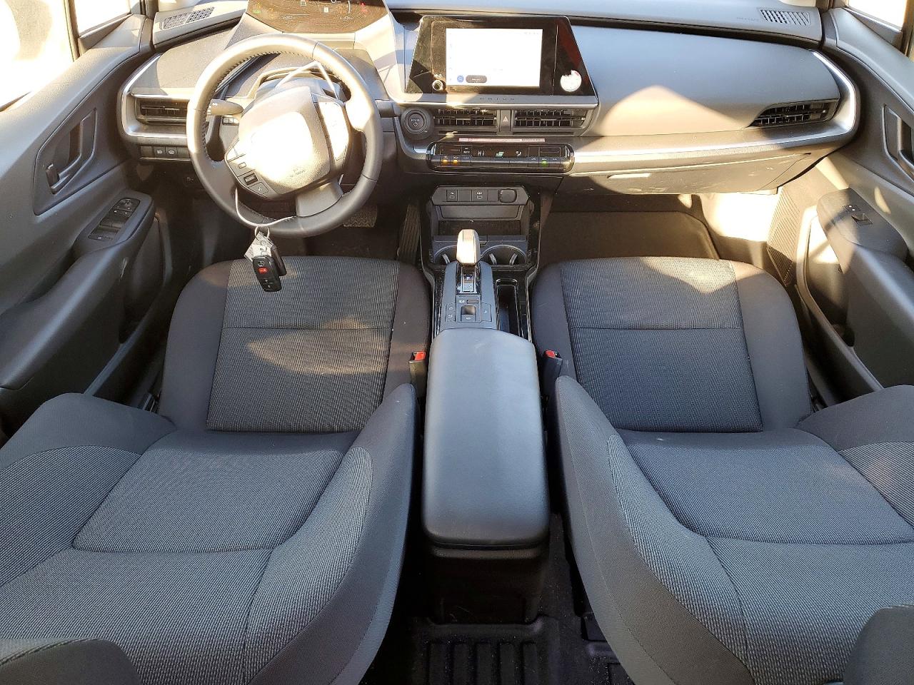 2025 TOYOTA PRIUS LE photo 8