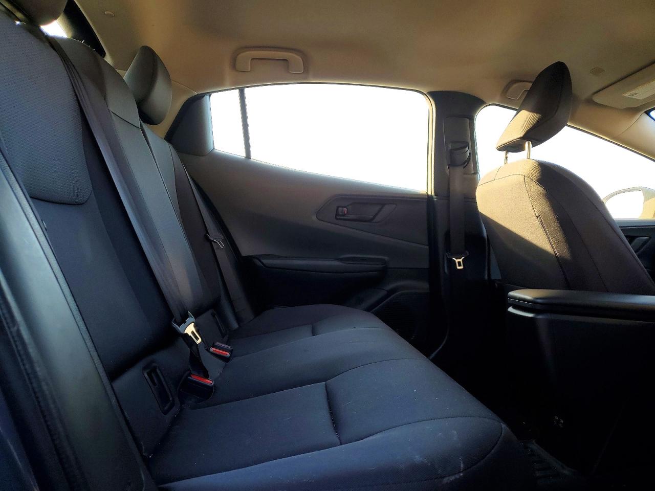 2025 TOYOTA PRIUS LE photo 10